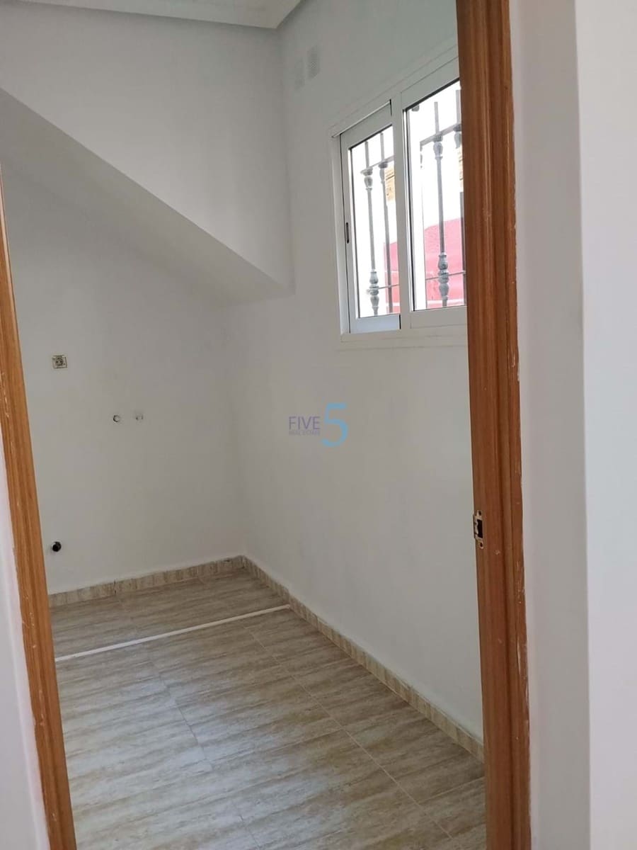3 soverom Hus til salgs i Daya Nueva med svømmebasseng - € 162 500 (Ref: 9919028)