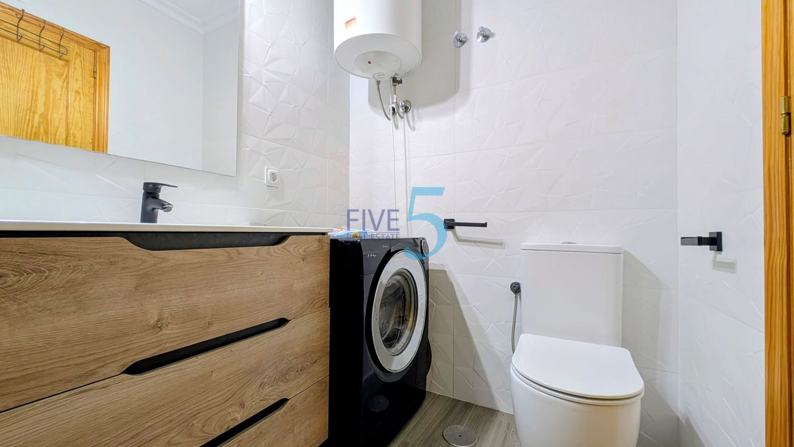 2 bedroom Townhouse for sale in Daya Nueva with pool - € 162,500 (Ref: 9919028)