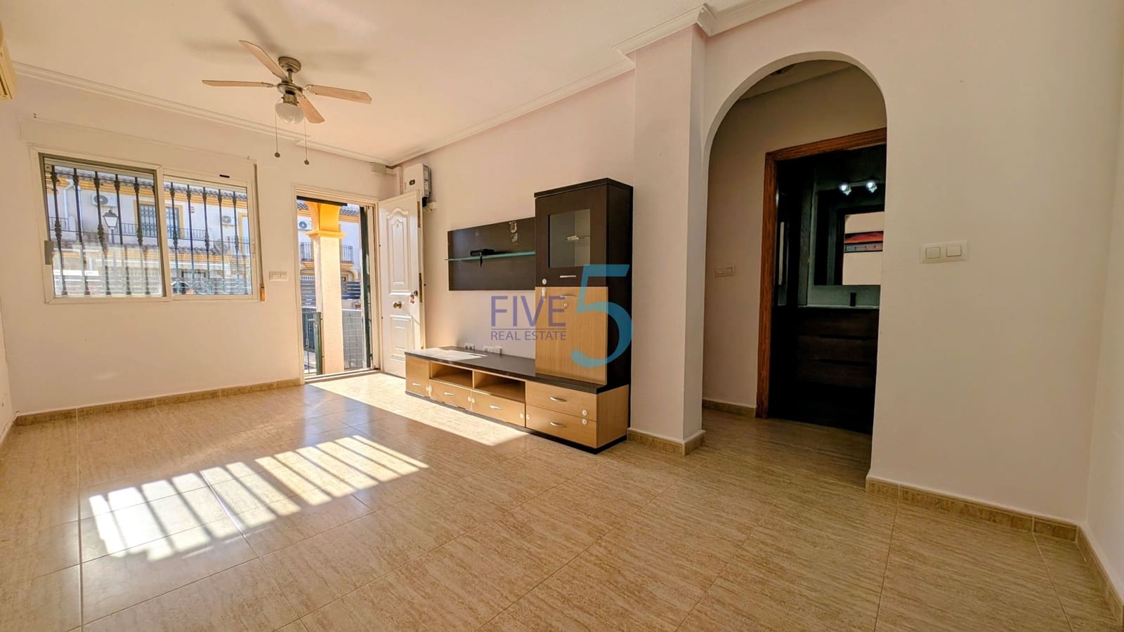 2 bedroom Townhouse for sale in Daya Nueva with pool - € 162,500 (Ref: 9919028)