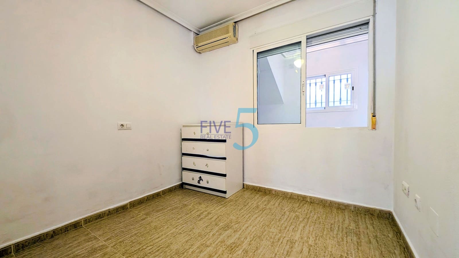 2 bedroom Townhouse for sale in Daya Nueva with pool - € 162,500 (Ref: 9919028)