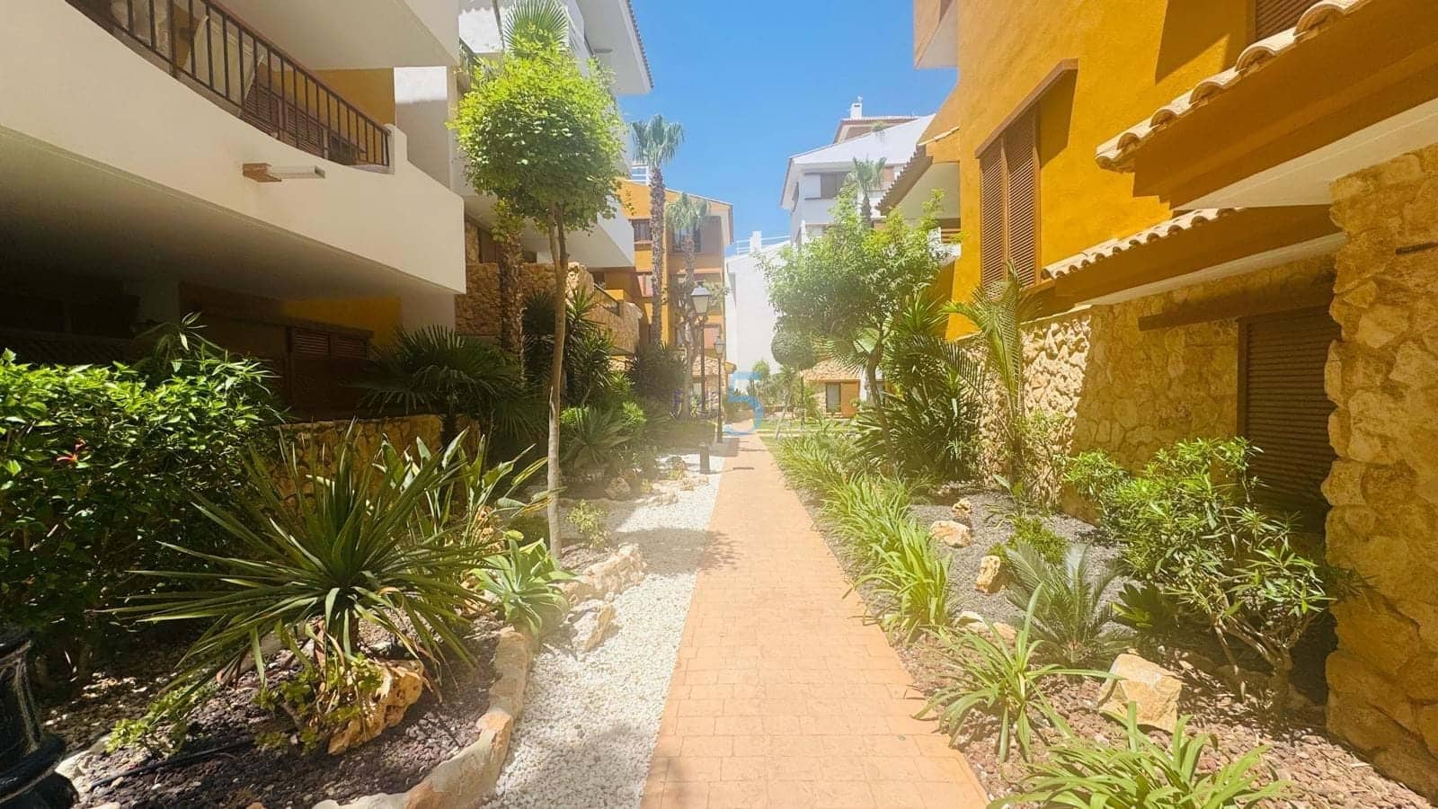 2 makuuhuone Huoneisto myytävänä paikassa Orihuela Costa mukana uima-altaan 
autotalli - 379 900 € (Ref: 9921324)