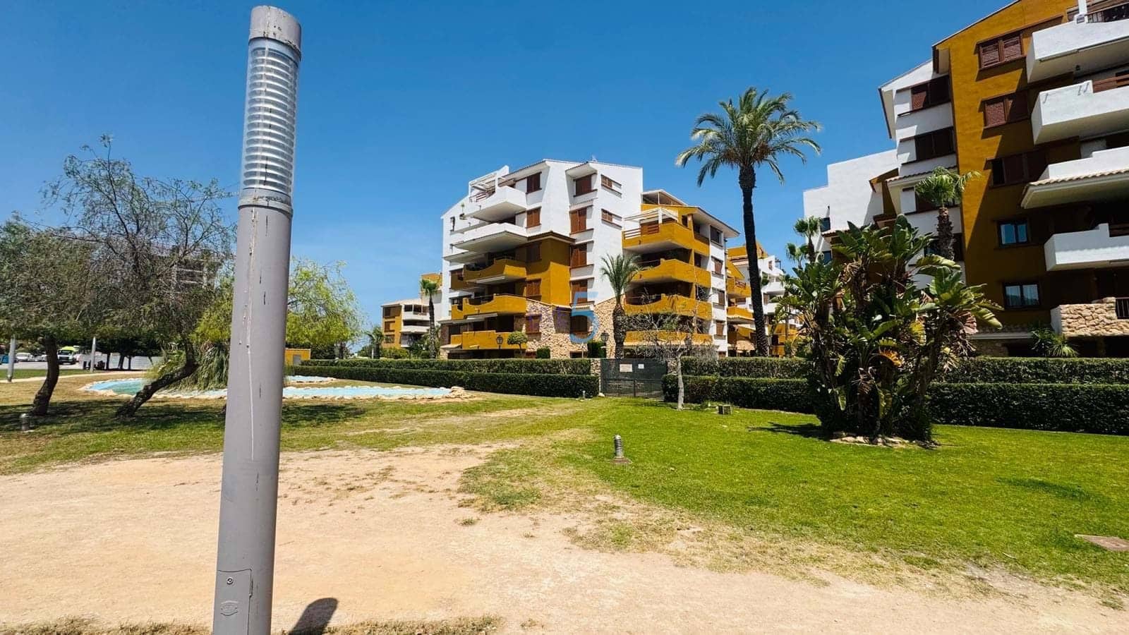 2 makuuhuone Huoneisto myytävänä paikassa Orihuela Costa mukana uima-altaan 
autotalli - 379 900 € (Ref: 9921324)
