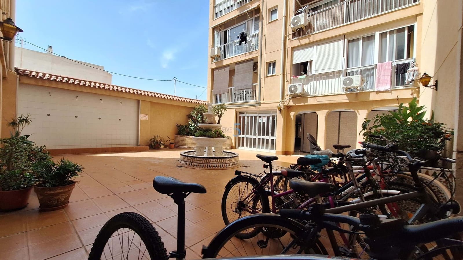Studio à vendre à Torrevieja - 85 000 € (Ref: 9921426)