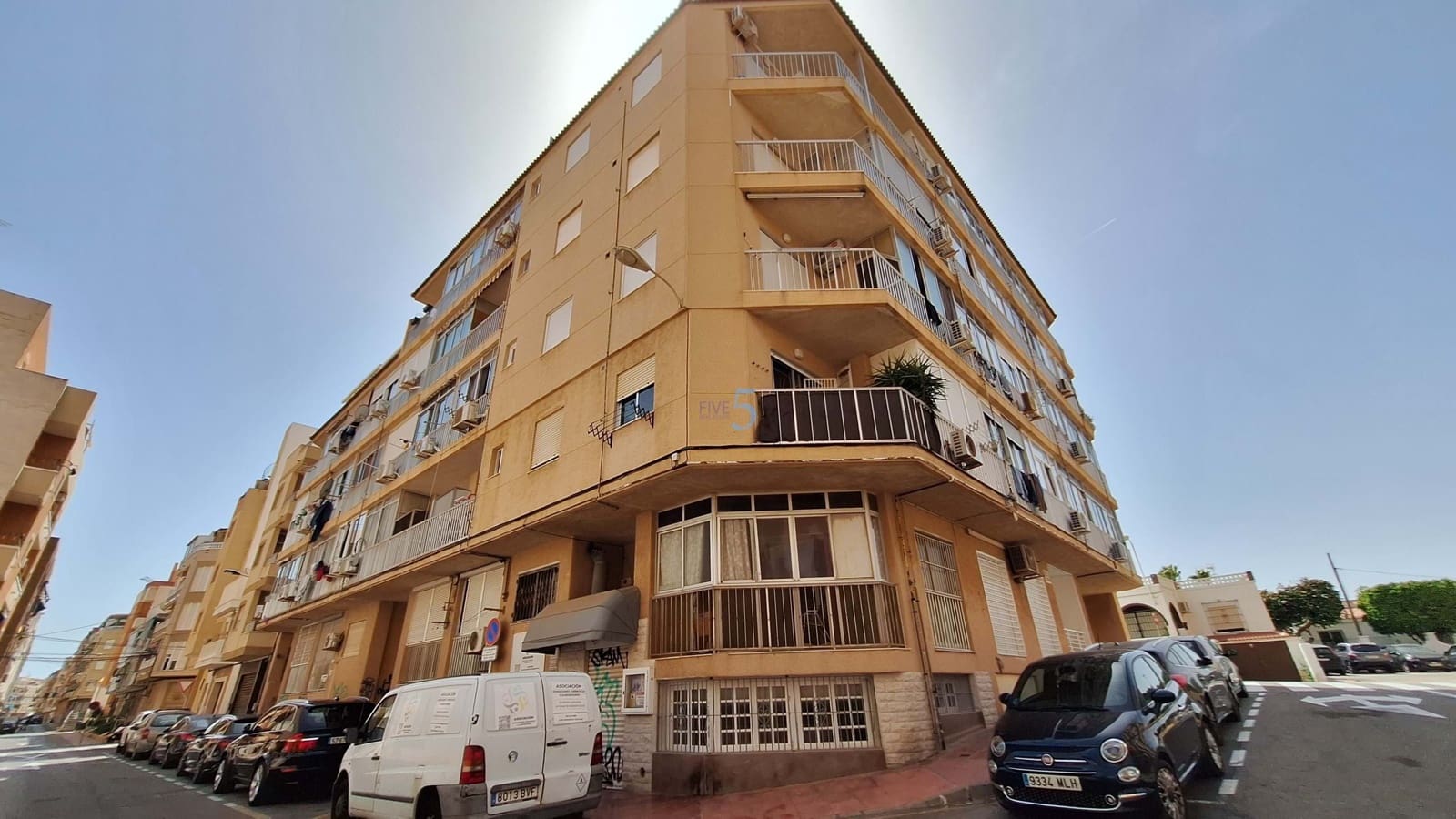 Studio à vendre à Torrevieja - 85 000 € (Ref: 9921426)