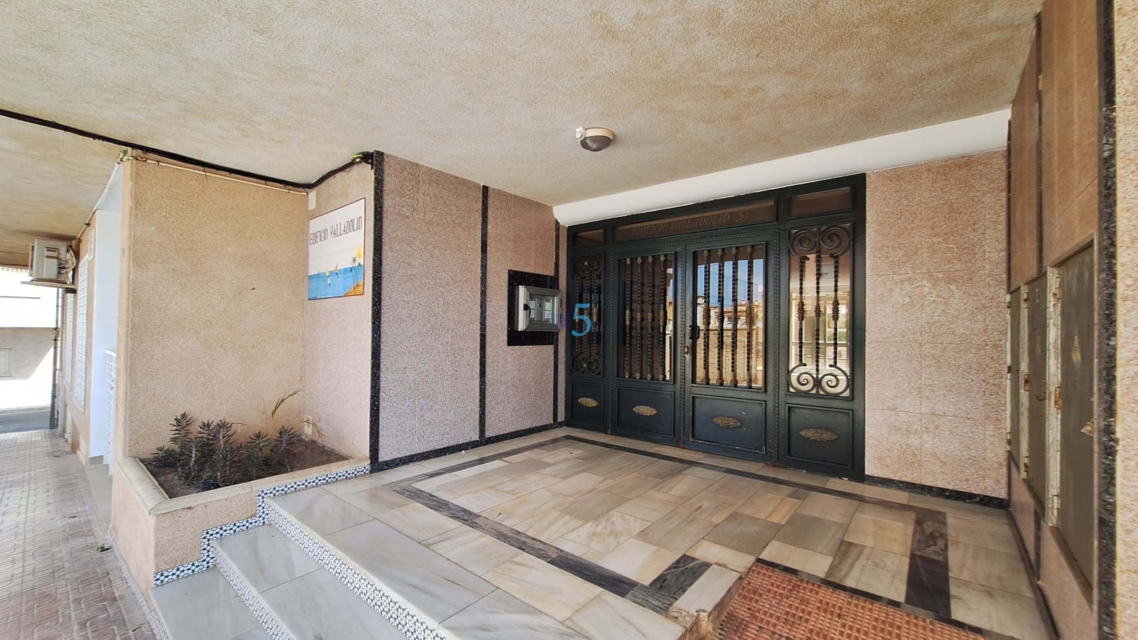 Studio à vendre à Torrevieja - 85 000 € (Ref: 9921426)