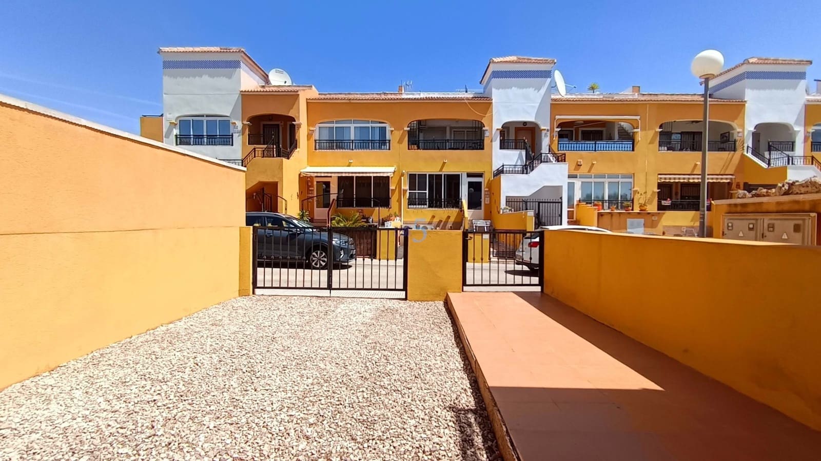 2 slaapkamer Appartement te koop in Los Montesinos met zwembad - € 125.000 (Ref: 9921427)