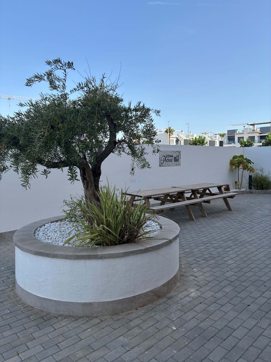 2 soverom Leilighet til salgs i Pilar de la Horadada med svømmebasseng garasje - € 330 000 (Ref: 9922736)