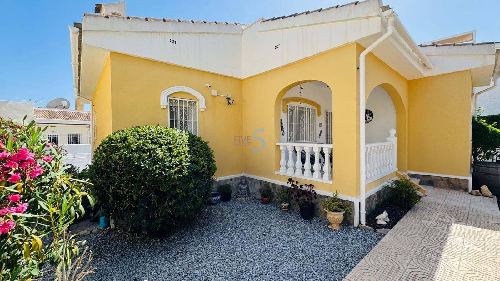 3 soveværelse Villa til salg i Ciudad Quesada med swimmingpool - € 284.000 (Ref: 9922737)