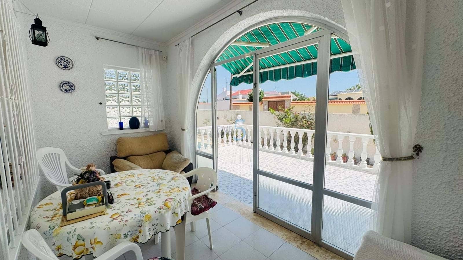 Chalet de 2 habitaciones en San Luis en venta con piscina - 269.000 € (Ref: 9923021)