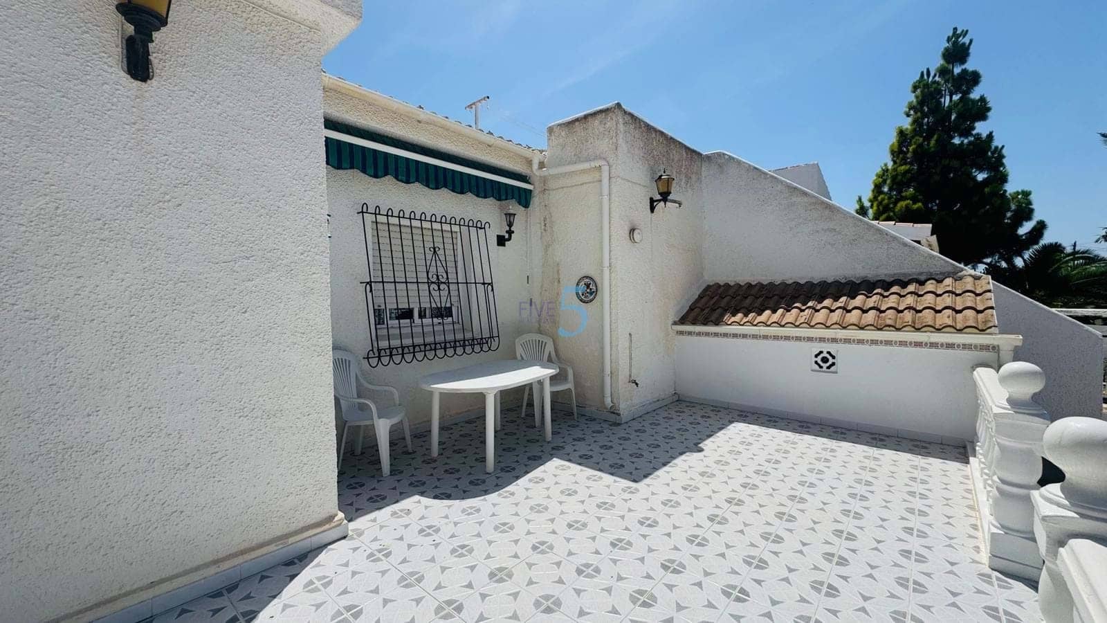 Chalet de 2 habitaciones en San Luis en venta con piscina - 269.000 € (Ref: 9923021)