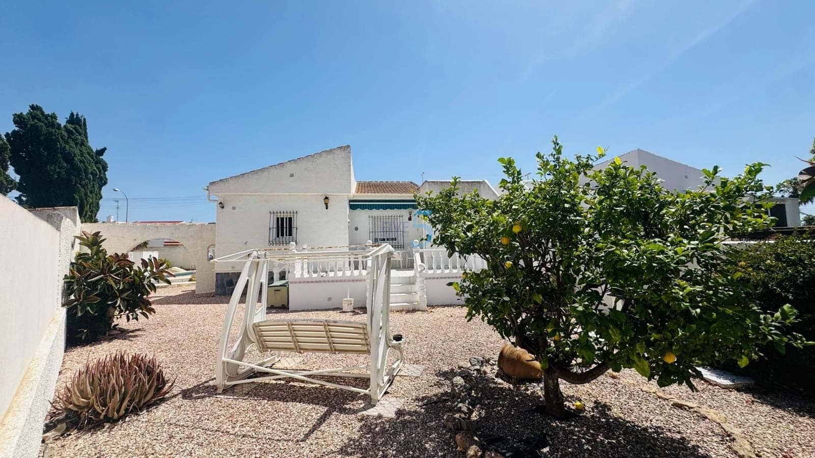 Chalet de 2 habitaciones en San Luis en venta con piscina - 269.000 € (Ref: 9923021)