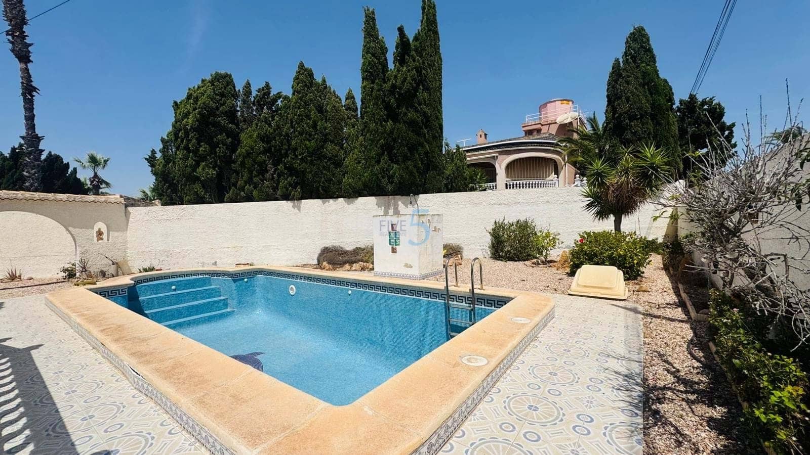 Chalet de 2 habitaciones en San Luis en venta con piscina - 269.000 € (Ref: 9923021)