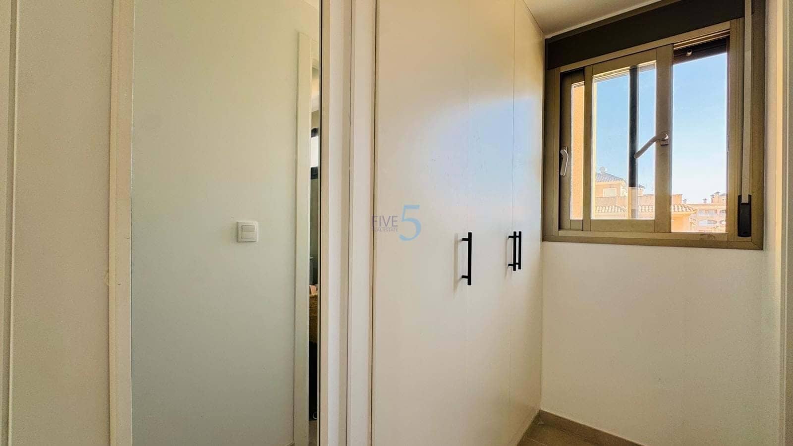 2 soveværelse Lejlighed til salg i Villamartin med swimmingpool garage - € 265.000 (Ref: 9926321)