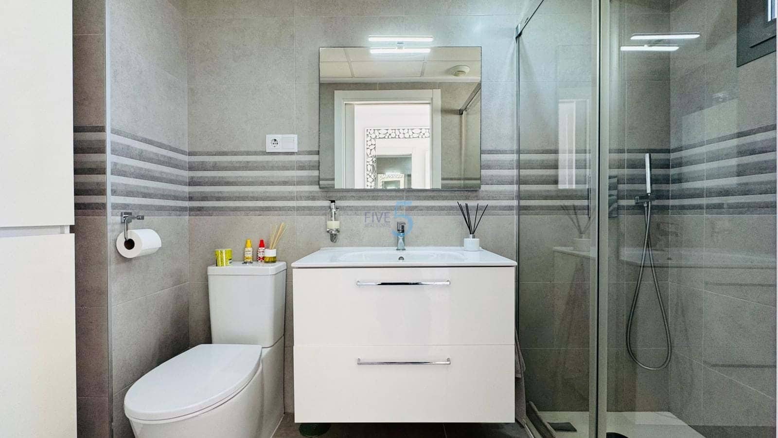 2 soveværelse Lejlighed til salg i Villamartin med swimmingpool garage - € 265.000 (Ref: 9926321)