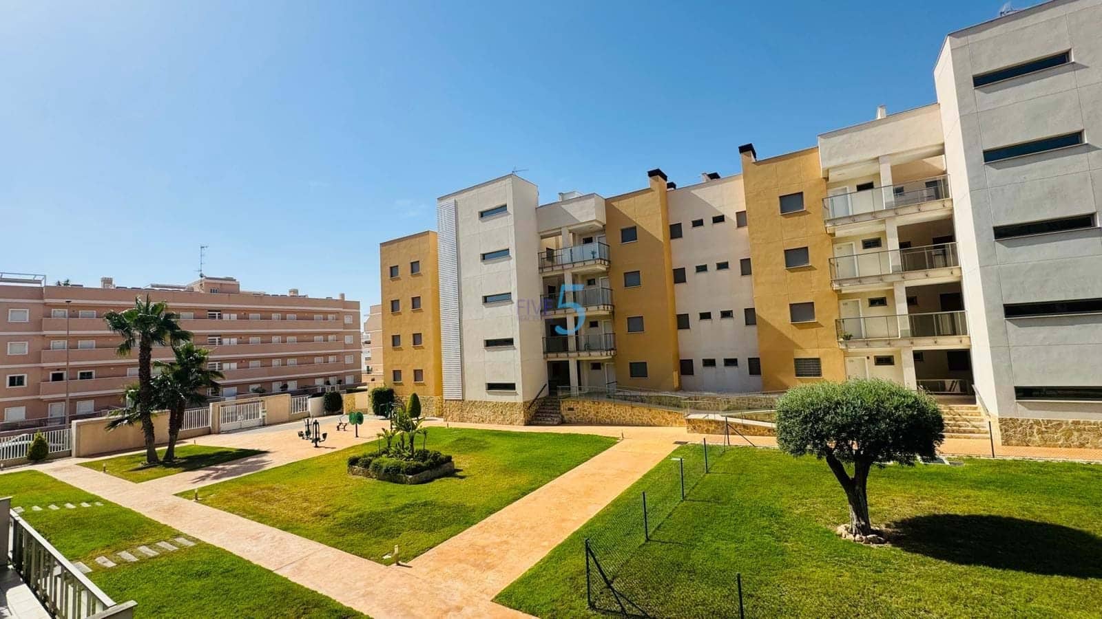 2 soveværelse Lejlighed til salg i Villamartin med swimmingpool garage - € 265.000 (Ref: 9926321)