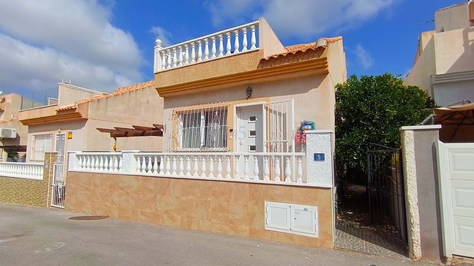 3 soveværelse Villa til salg i Ciudad Quesada med swimmingpool - € 175.000 (Ref: 9928504)