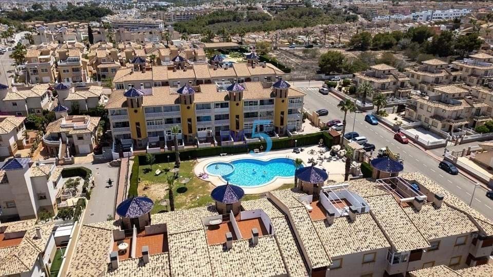 2 slaapkamer Huis te koop in Villamartin met zwembad garage - € 189.000 (Ref: 9928505)