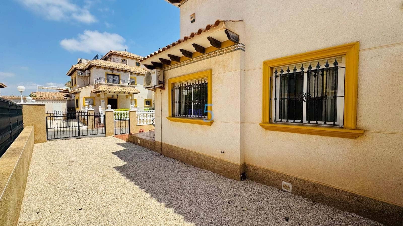 2 slaapkamer Huis te koop in Villamartin met zwembad garage - € 189.000 (Ref: 9928505)