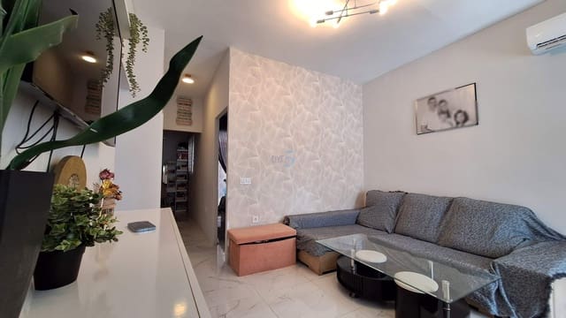 2 soveværelse Semi-Rækkehus til salg i Torrevieja med swimmingpool - € 169.000 (Ref: 9929963)