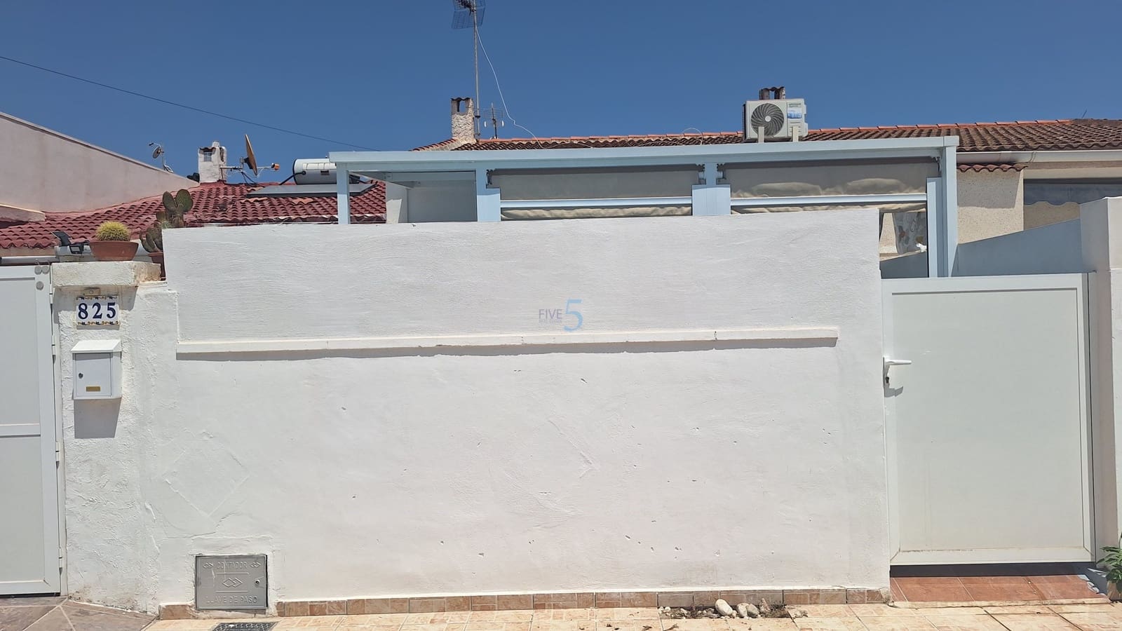 2 soveværelse Semi-Rækkehus til salg i Torrevieja med swimmingpool - € 169.000 (Ref: 9929963)