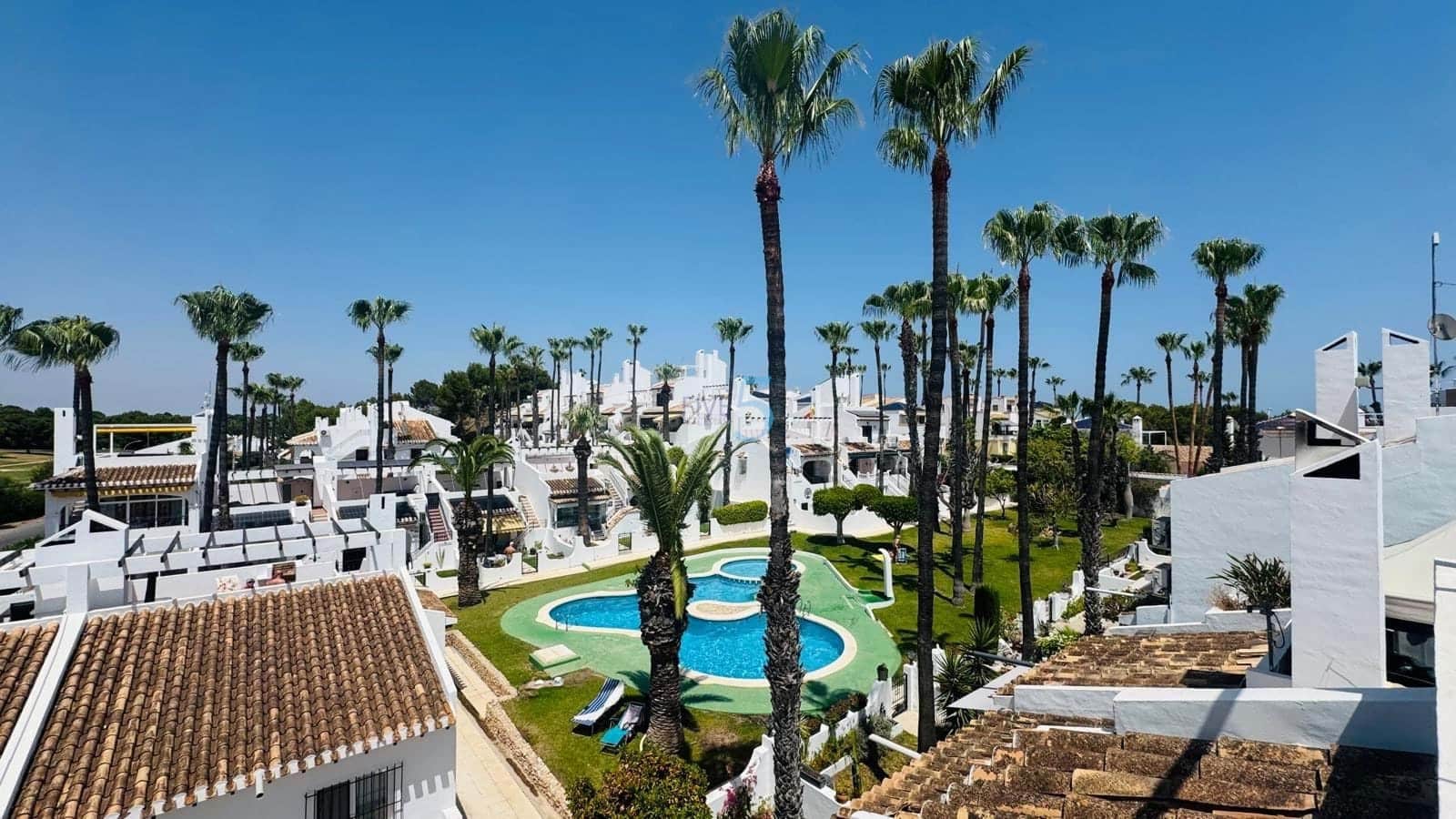 2 soveværelse Byhus til salg i Villamartin med swimmingpool - € 245.000 (Ref: 9932084)