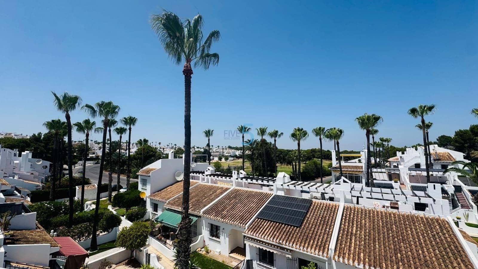 2 soveværelse Byhus til salg i Villamartin med swimmingpool - € 245.000 (Ref: 9932084)