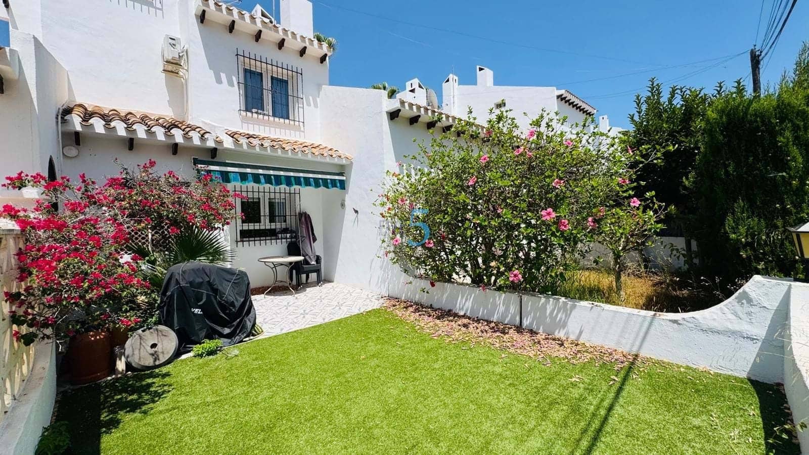 2 soveværelse Byhus til salg i Villamartin med swimmingpool - € 245.000 (Ref: 9932084)