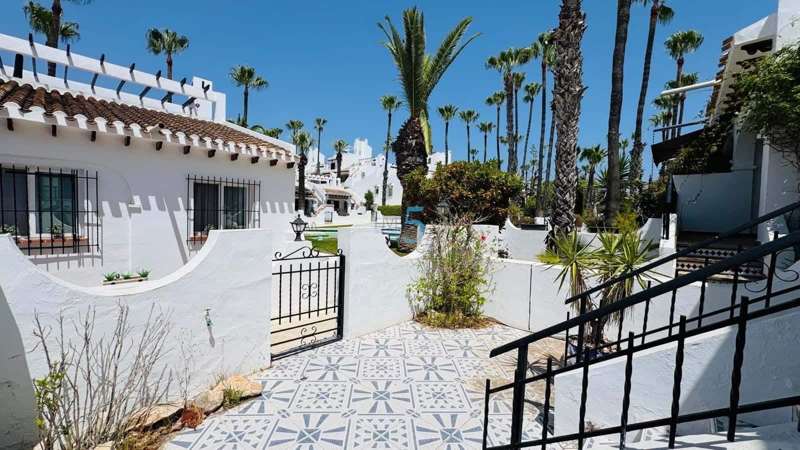 2 soveværelse Byhus til salg i Villamartin med swimmingpool - € 245.000 (Ref: 9932084)