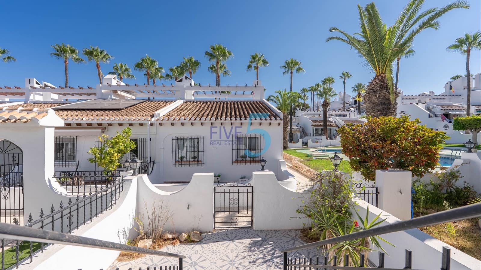 2 soveværelse Byhus til salg i Villamartin med swimmingpool - € 225.000 (Ref: 9932084)