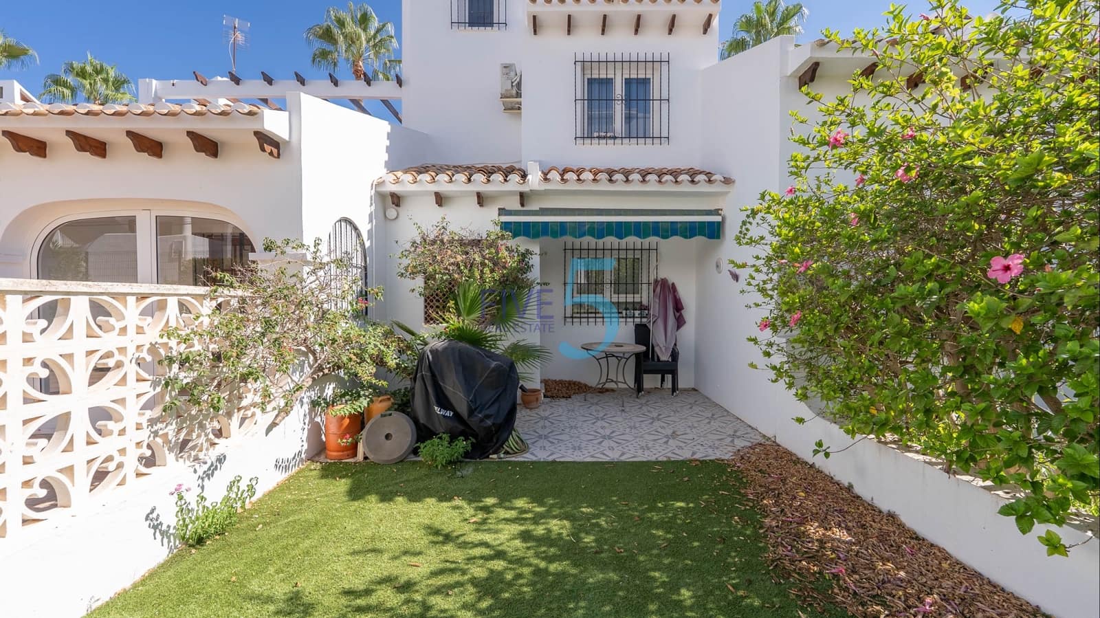 2 soveværelse Byhus til salg i Villamartin med swimmingpool - € 225.000 (Ref: 9932084)