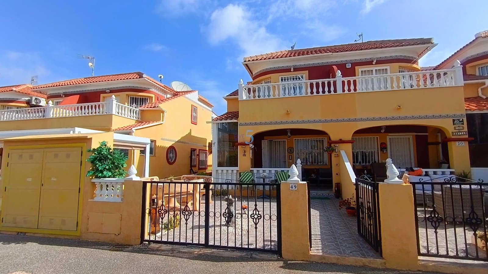 3 slaapkamer Villa te koop in Torrevieja met zwembad garage - € 195.000 (Ref: 9932444)