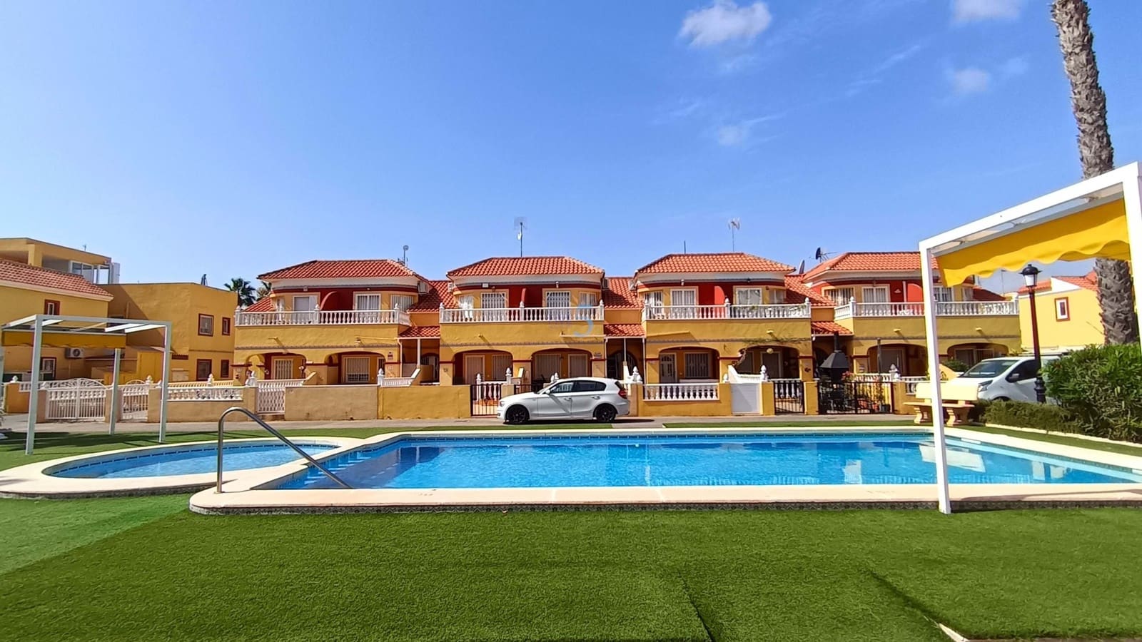 3 slaapkamer Villa te koop in Torrevieja met zwembad garage - € 195.000 (Ref: 9932444)