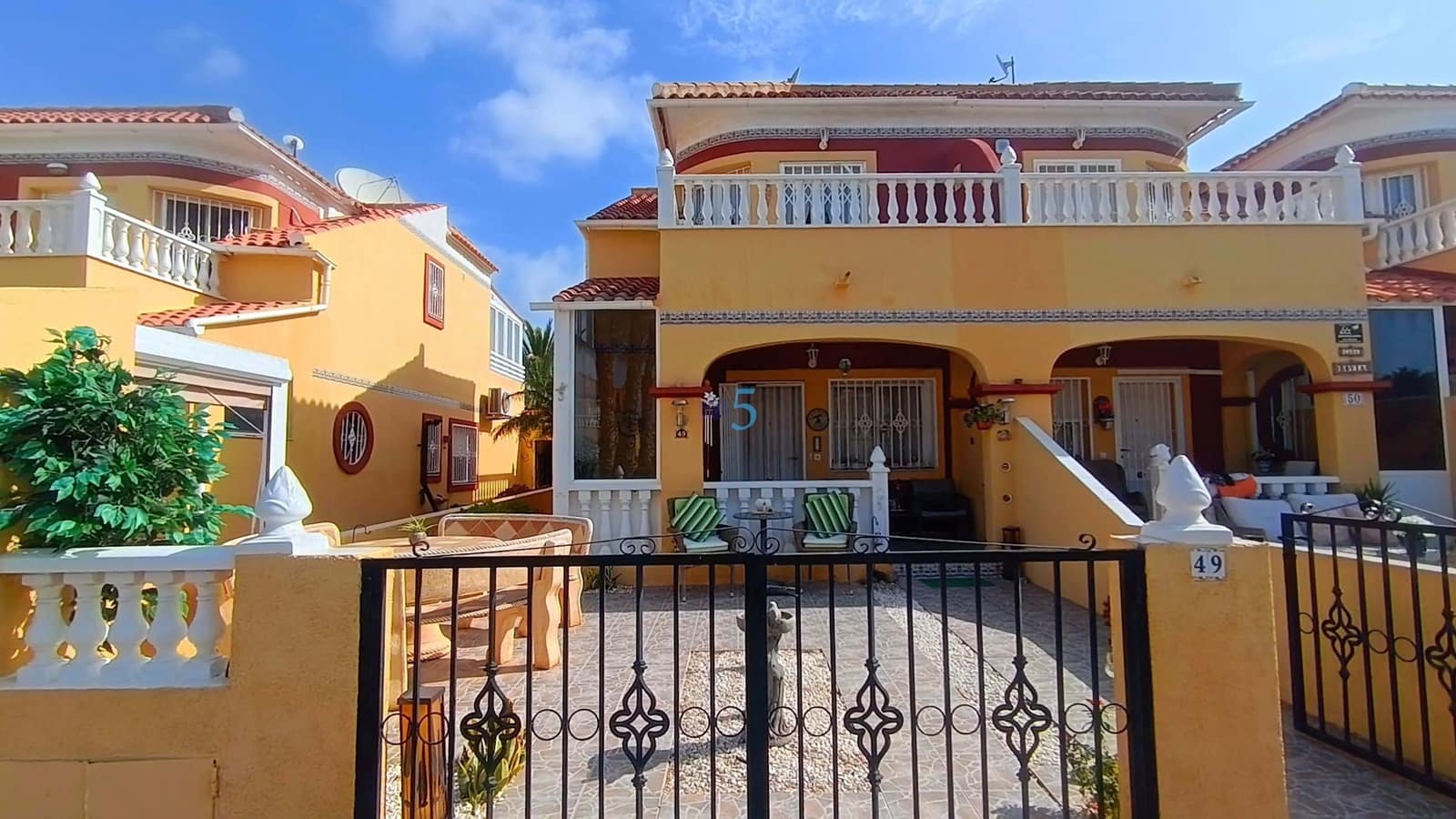 3 slaapkamer Villa te koop in Torrevieja met zwembad garage - € 195.000 (Ref: 9932444)