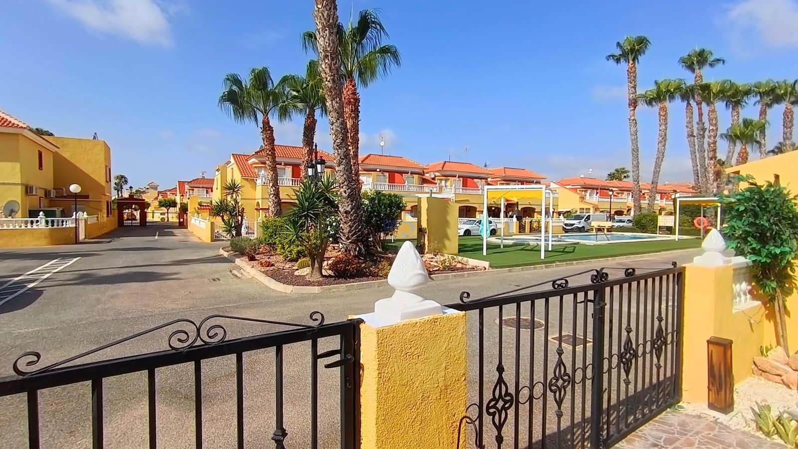 3 slaapkamer Villa te koop in Torrevieja met zwembad garage - € 195.000 (Ref: 9932444)
