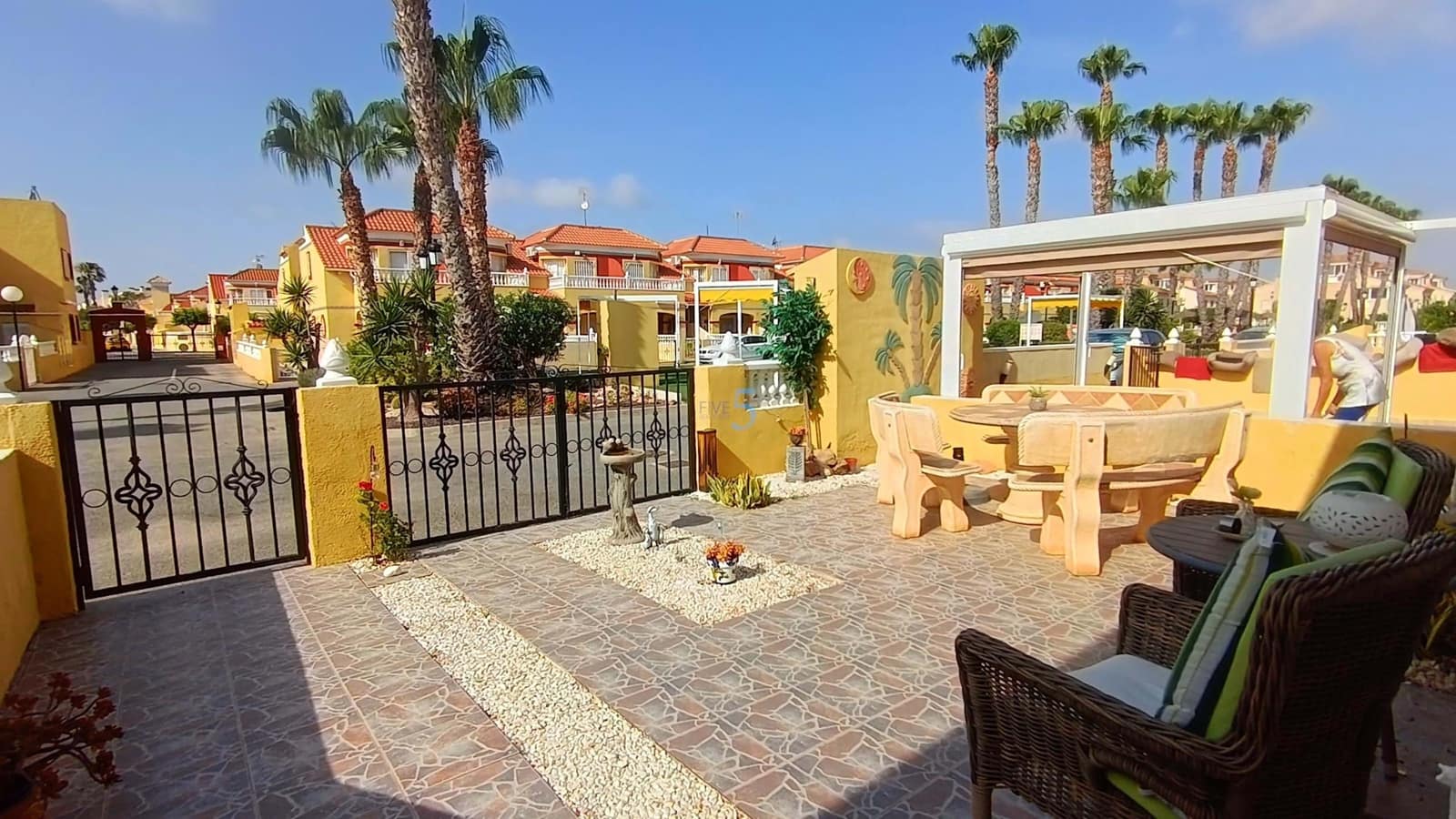 3 slaapkamer Villa te koop in Torrevieja met zwembad garage - € 195.000 (Ref: 9932444)