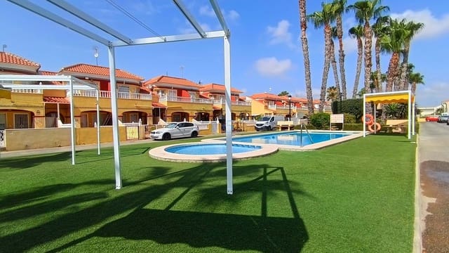3 soveværelse Villa til salg i Torrevieja med swimmingpool garage - € 195.000 (Ref: 9932444)