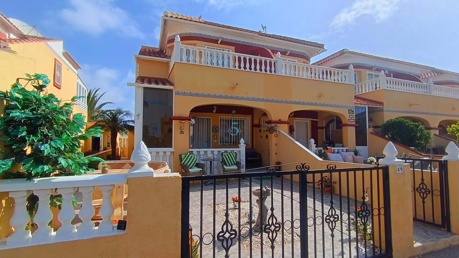 3 slaapkamer Villa te koop in Torrevieja met zwembad garage - € 195.000 (Ref: 9932444)
