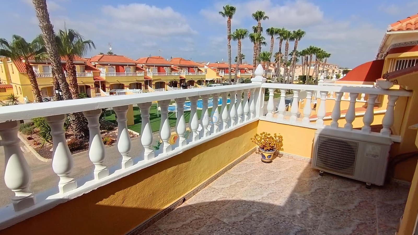 3 slaapkamer Villa te koop in Torrevieja met zwembad garage - € 195.000 (Ref: 9932444)