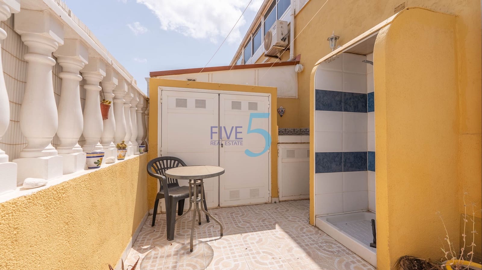 3 makuuhuone Huvila myytävänä paikassa Torrevieja mukana uima-altaan 
autotalli - 195 000 € (Ref: 9932444)