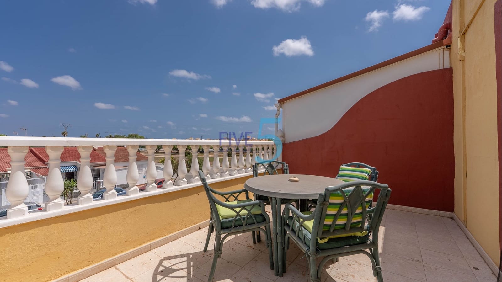 3 makuuhuone Huvila myytävänä paikassa Torrevieja mukana uima-altaan 
autotalli - 195 000 € (Ref: 9932444)