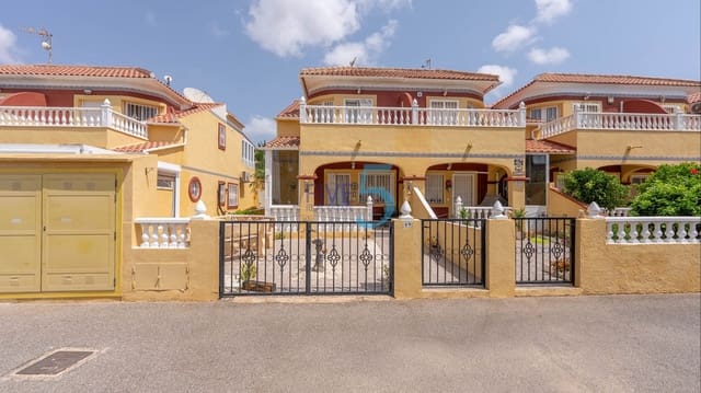 3 soveværelse Villa til salg i Torrevieja med swimmingpool garage - € 195.000 (Ref: 9932444)