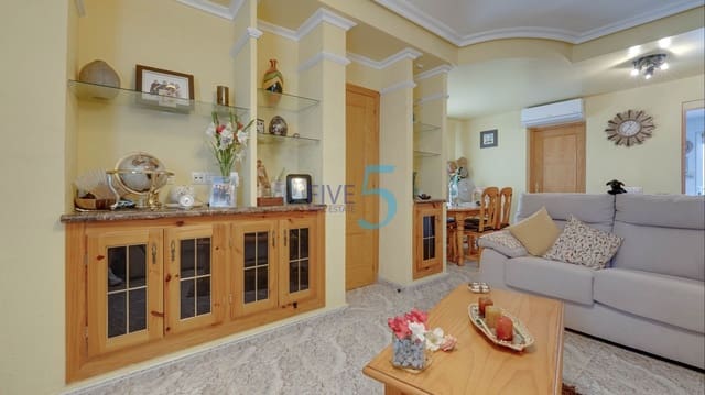 3 soveværelse Villa til salg i Torrevieja med swimmingpool garage - € 195.000 (Ref: 9932444)