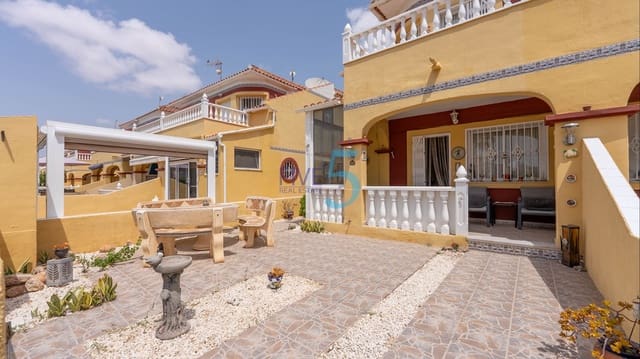 3 soveværelse Villa til salg i Torrevieja med swimmingpool garage - € 195.000 (Ref: 9932444)