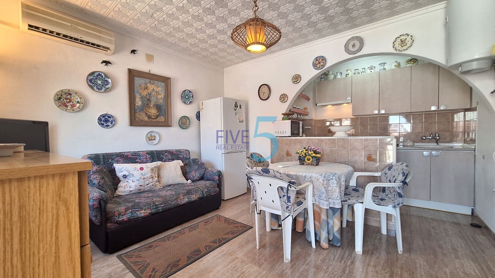 3 bedroom Semi-detached Villa for sale in Torrevieja - € 129,900 (Ref: 9937402)