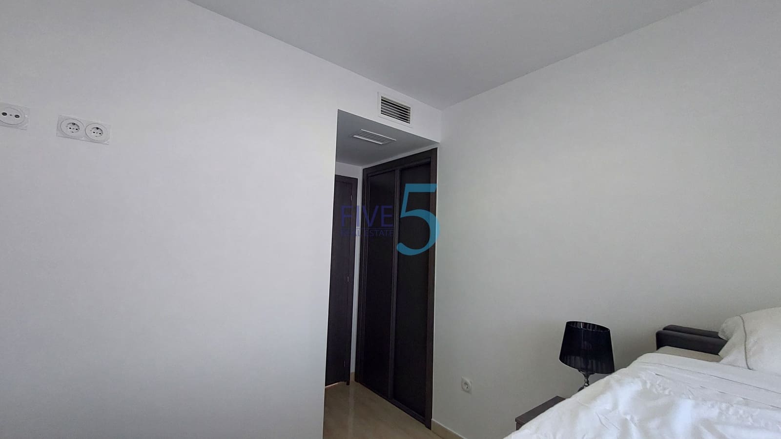 Apartamento de 2 habitaciones en Villamartin en venta con piscina garaje - 215.000 € (Ref: 9938754)