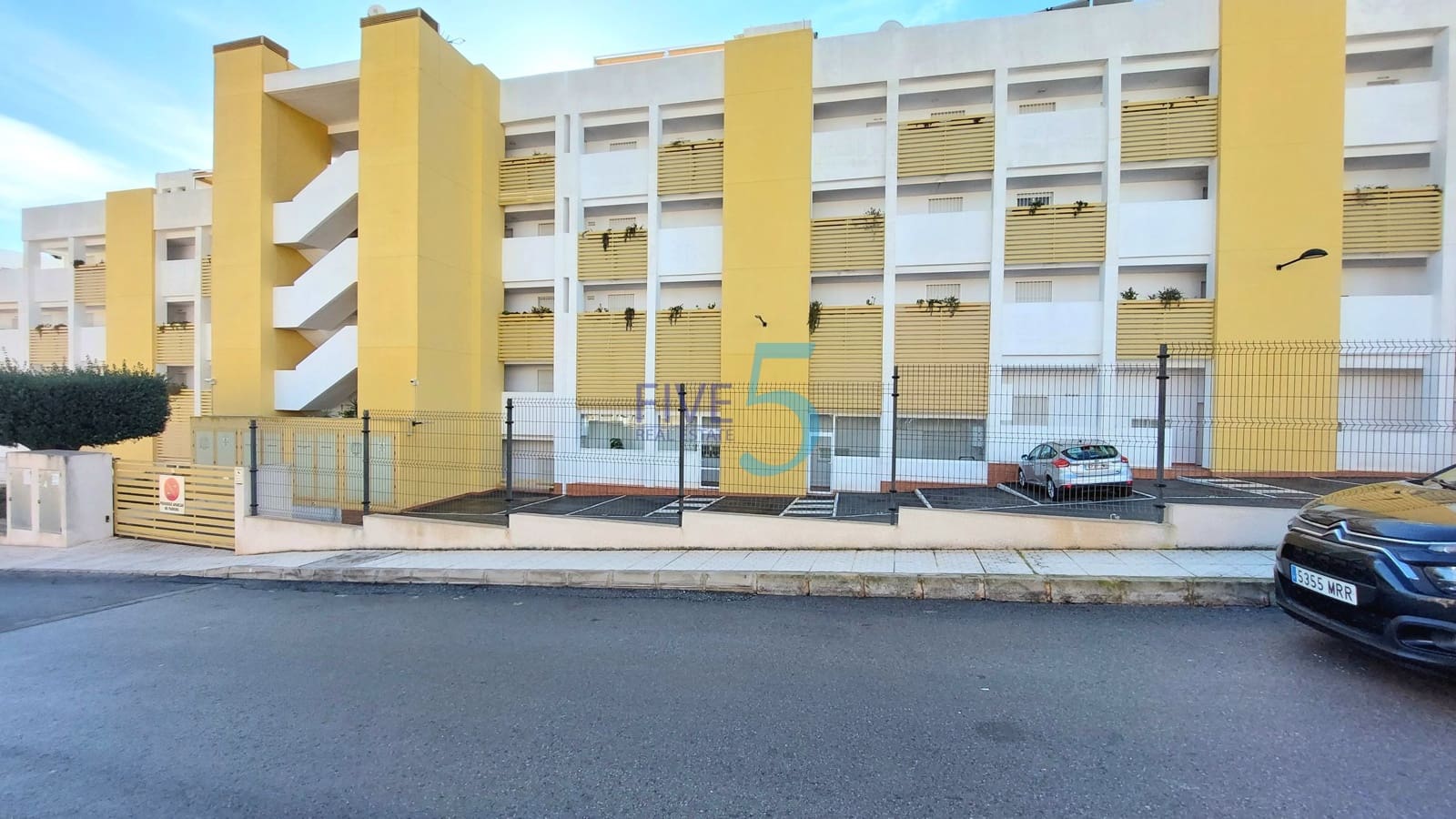 Apartamento de 2 habitaciones en Villamartin en venta con piscina garaje - 215.000 € (Ref: 9938754)