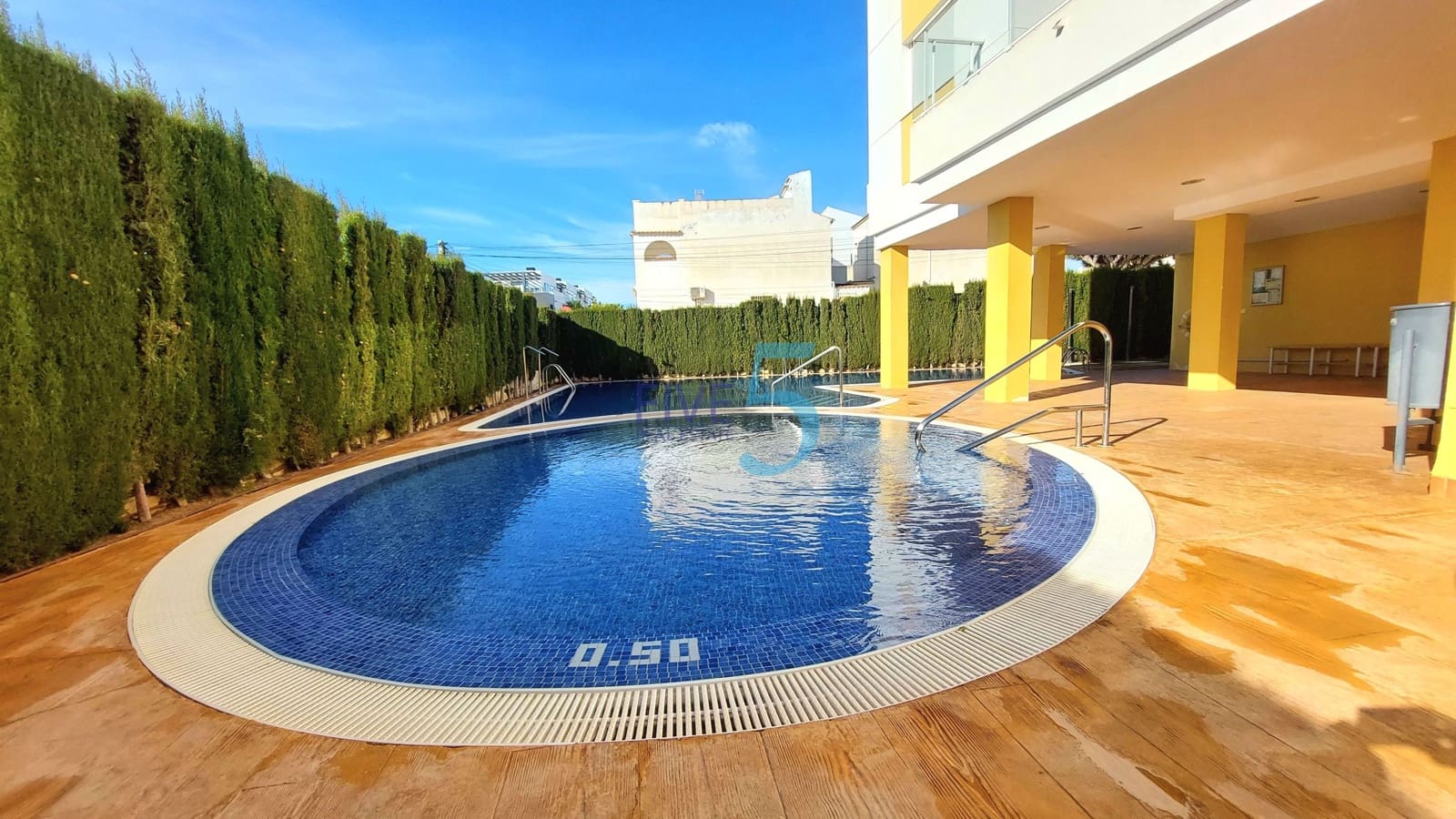 Apartamento de 2 habitaciones en Villamartin en venta con piscina garaje - 215.000 € (Ref: 9938754)