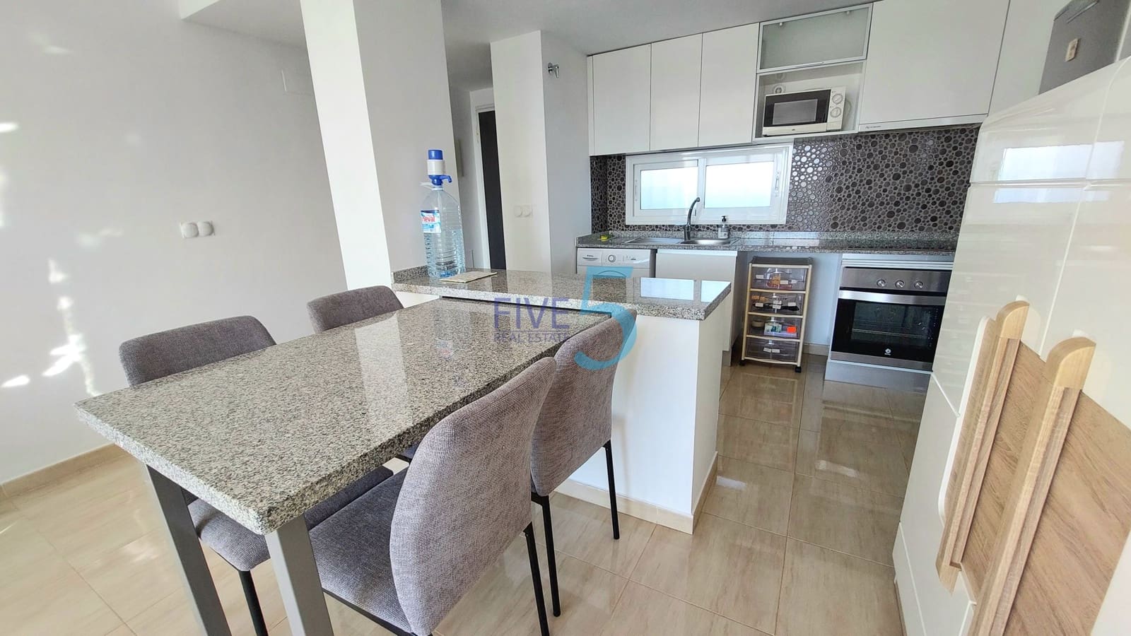 Apartamento de 2 habitaciones en Villamartin en venta con piscina garaje - 215.000 € (Ref: 9938754)