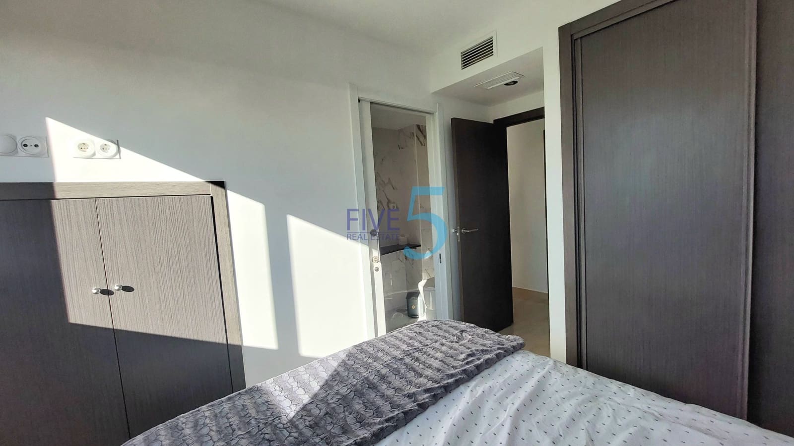 Apartamento de 2 habitaciones en Villamartin en venta con piscina garaje - 215.000 € (Ref: 9938754)
