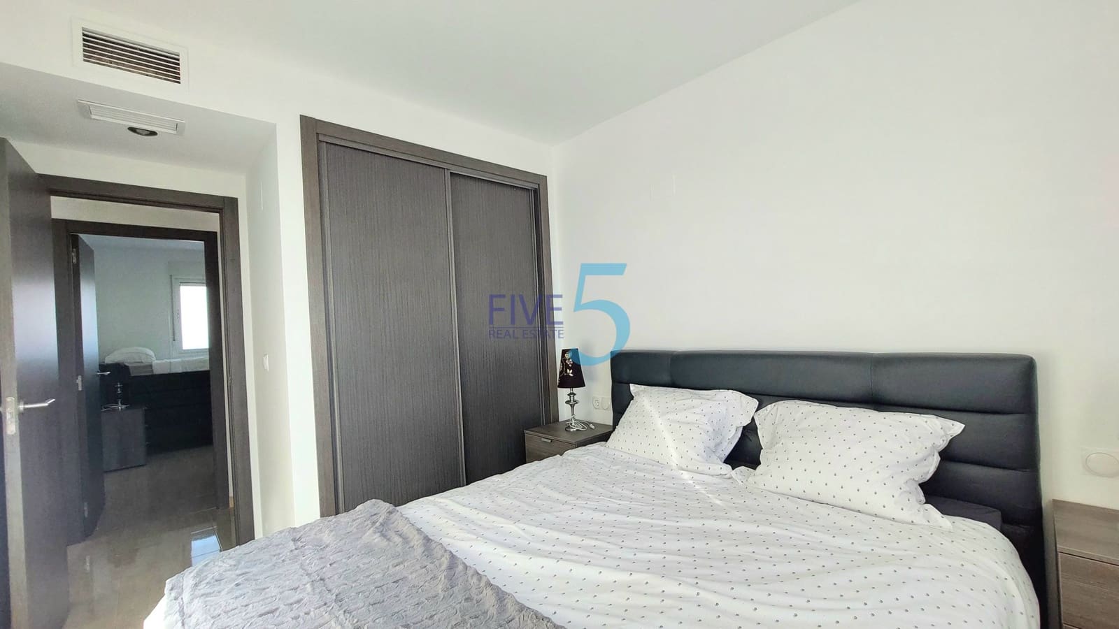 Apartamento de 2 habitaciones en Villamartin en venta con piscina garaje - 215.000 € (Ref: 9938754)